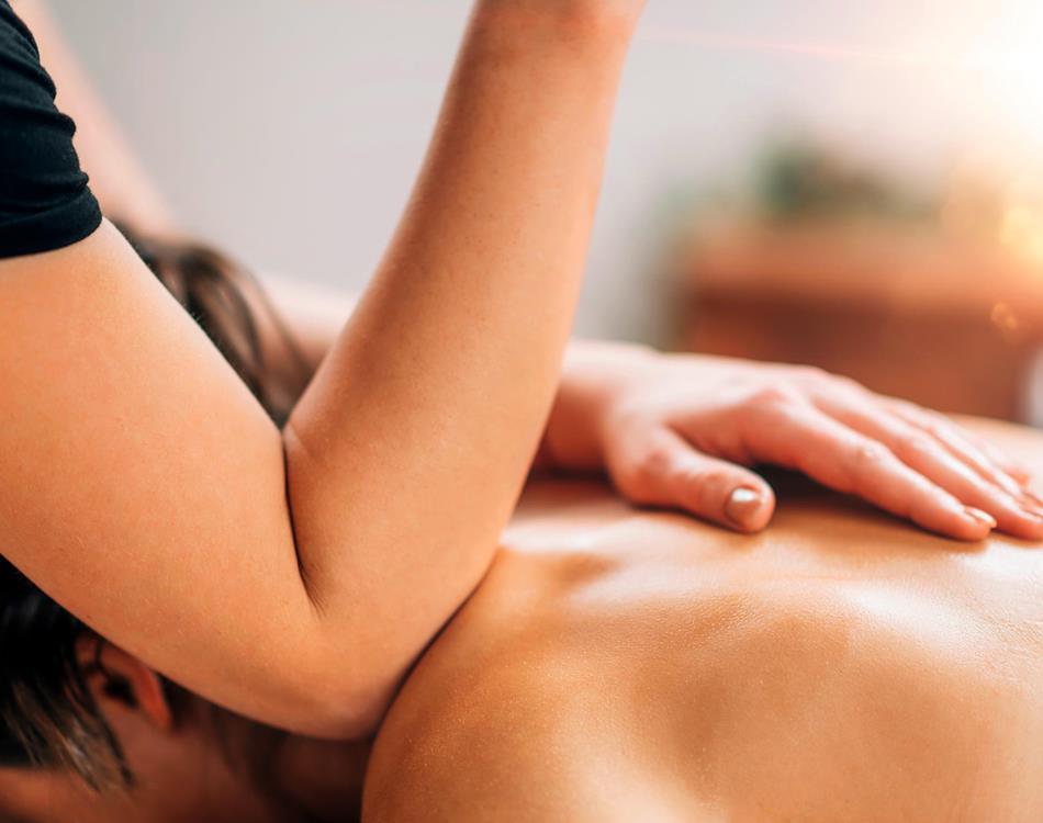 Lomi Lomi Nui Massage - Wellness